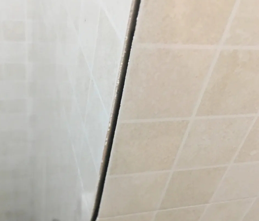清水瓷砖空鼓维修公司分享阳台瓷砖脱落的修复过程可以分为以下几个步骤